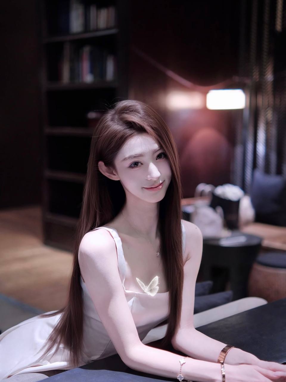 青石暗门海报